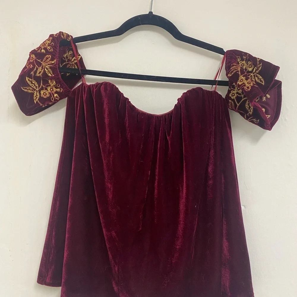 Francesca’s Velvet off Shoulder Top - Picture 3 of 3